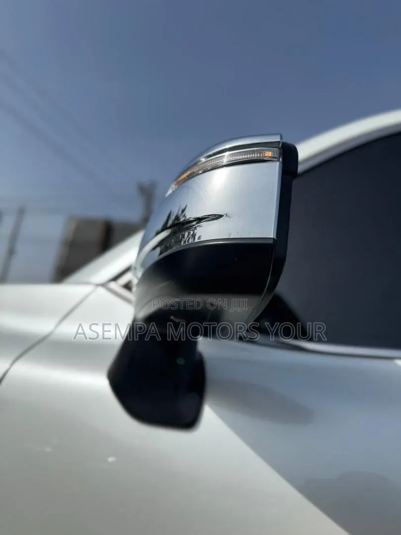 New Toyota Land Cruiser LC300 2025 White