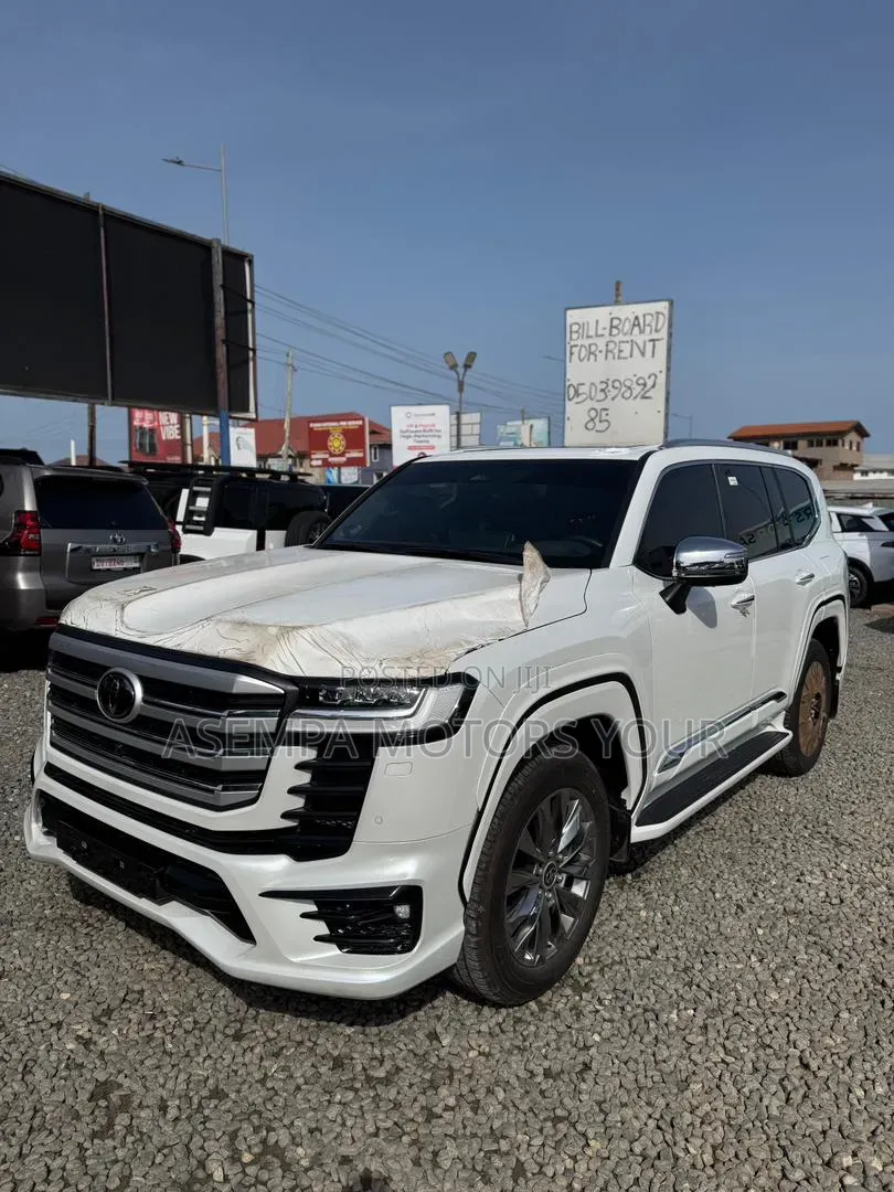 New Toyota Land Cruiser LC300 2025 White