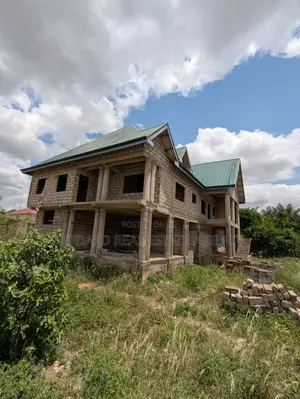 5bdrm House in Sefdard Properties, Pokuase for sale