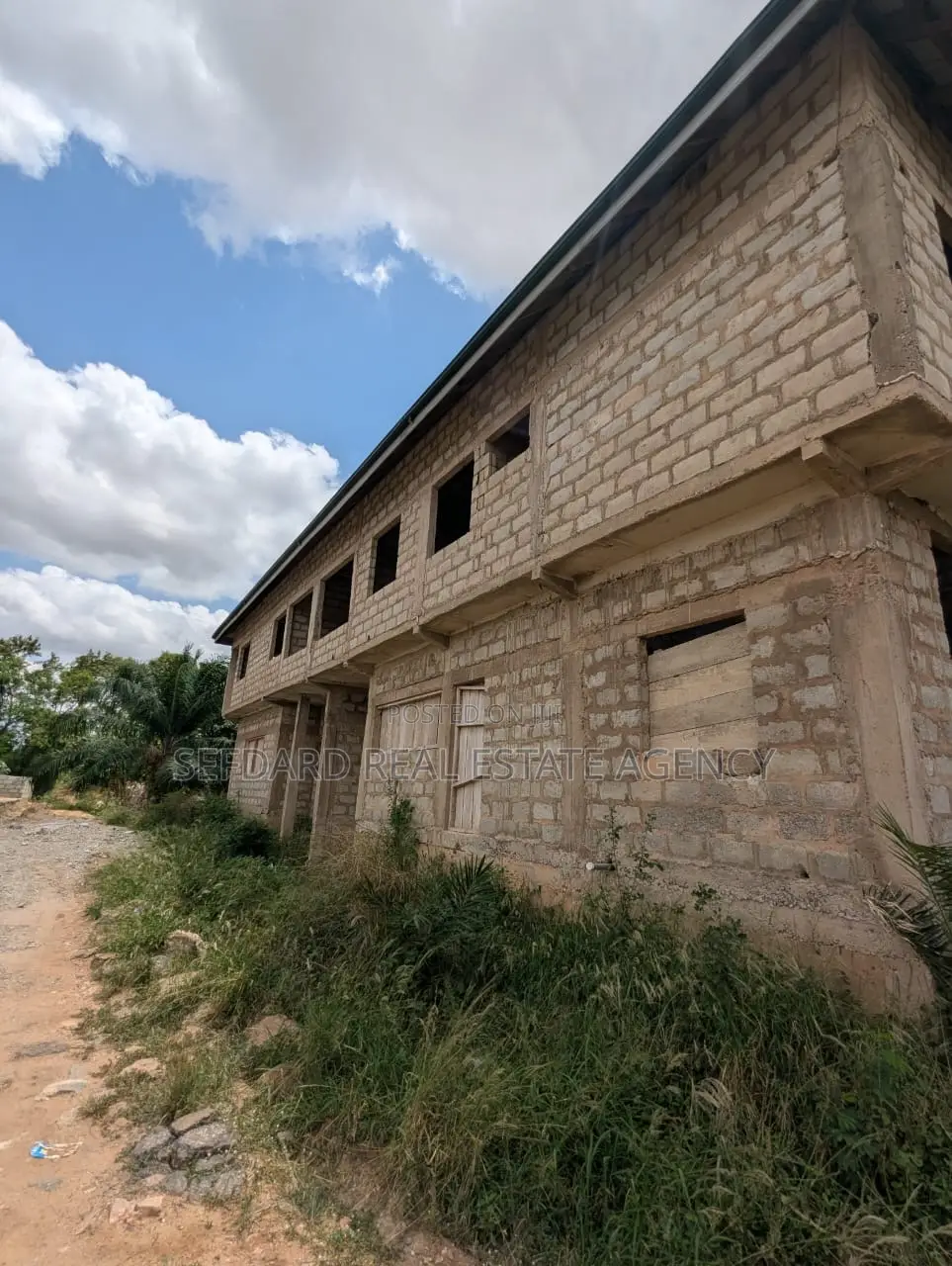 5bdrm House in Sefdard Properties, Pokuase for sale