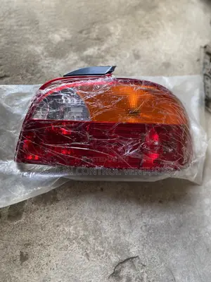 Toyota Avensis 1998 - 2002 Tail Light Pair