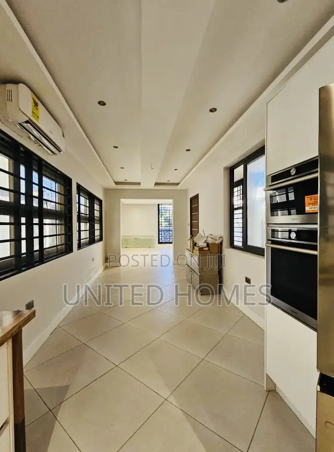 5bdrm House in Airport Residential Area for sale