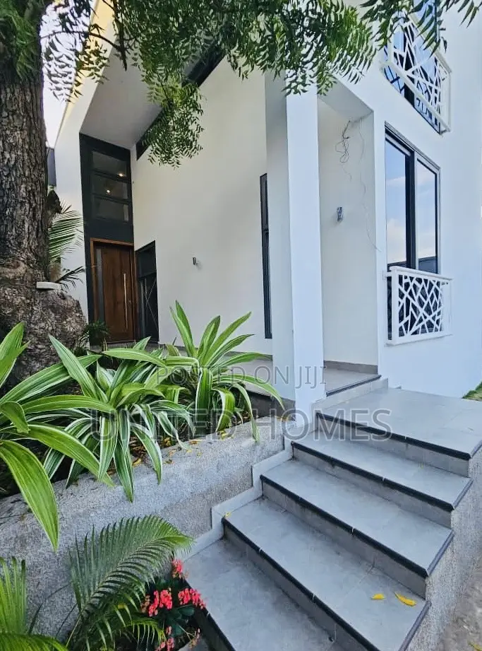 5bdrm House in Airport Residential Area for sale