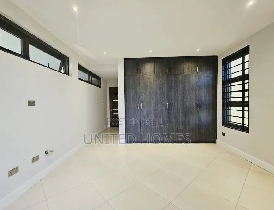 5bdrm House in Airport Residential Area for sale