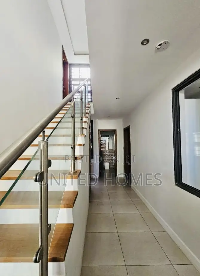 5bdrm House in Airport Residential Area for sale