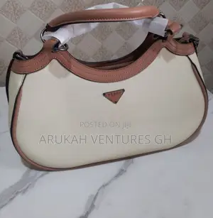 Pedra Hand Bag