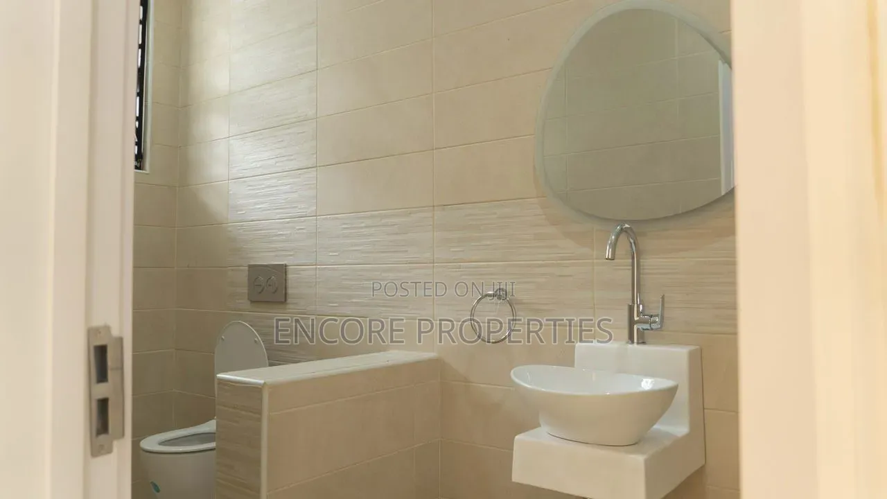 4bdrm House in Nikoi Street, A&C Mall Area for rent