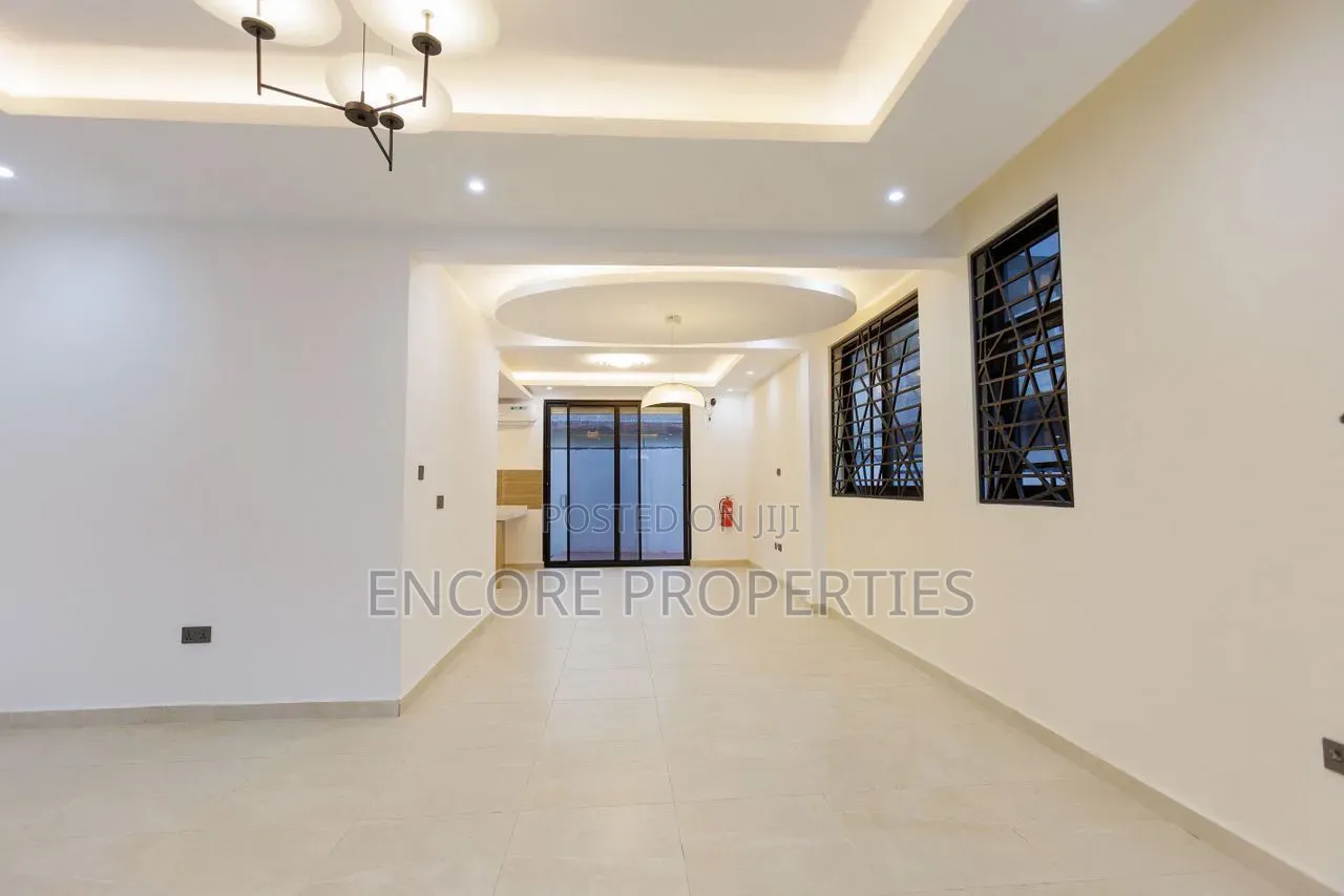 4bdrm House in Nikoi Street, A&C Mall Area for rent