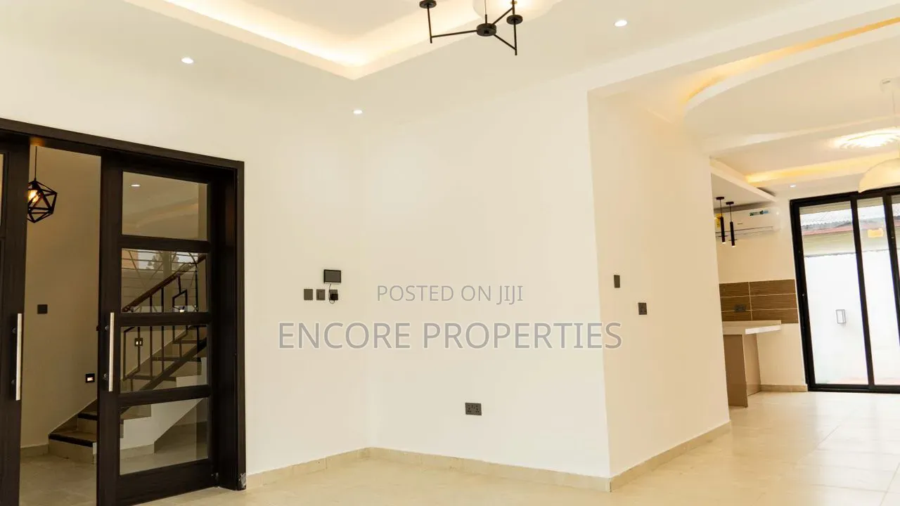 4bdrm House in Nikoi Street, A&C Mall Area for rent