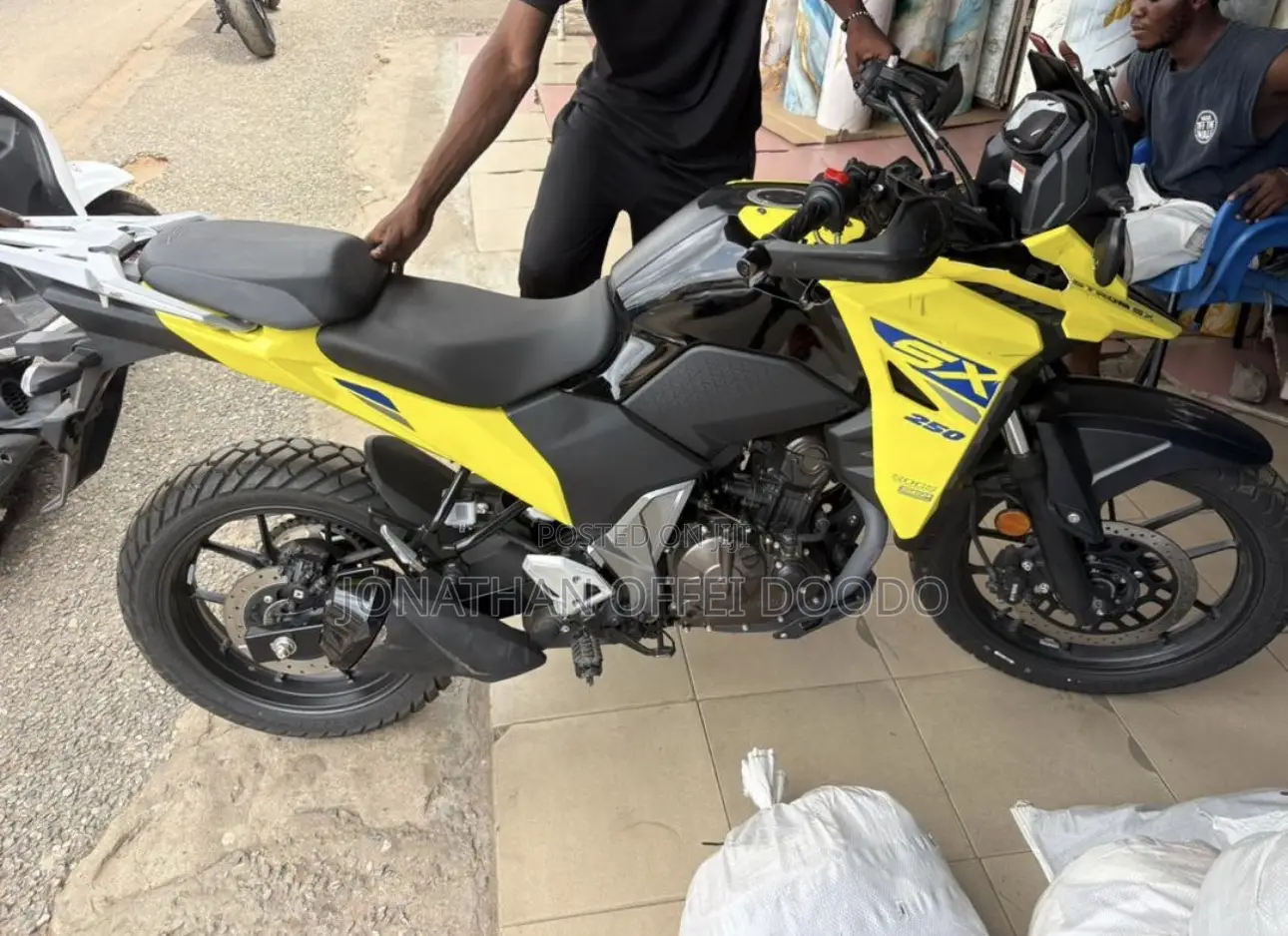 Suzuki V-Strom 2024 Yellow
