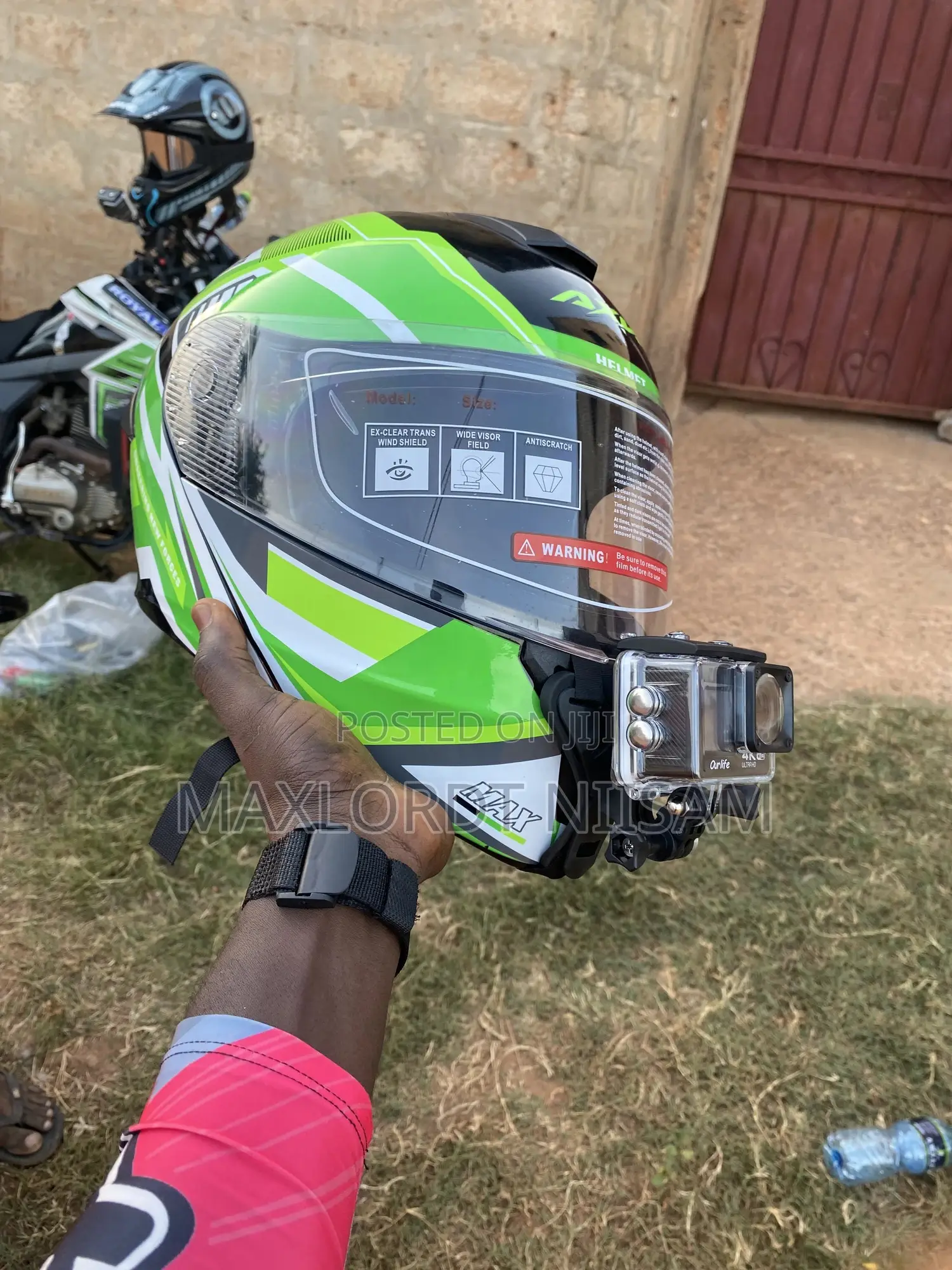 4 K Wifi Action Camera With Free Helmet Mount