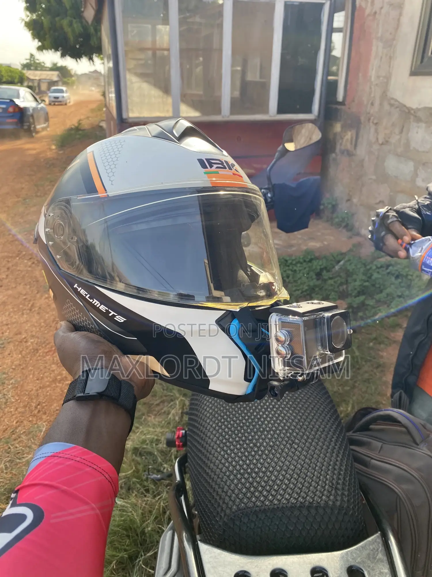 4 K Wifi Action Camera With Free Helmet Mount