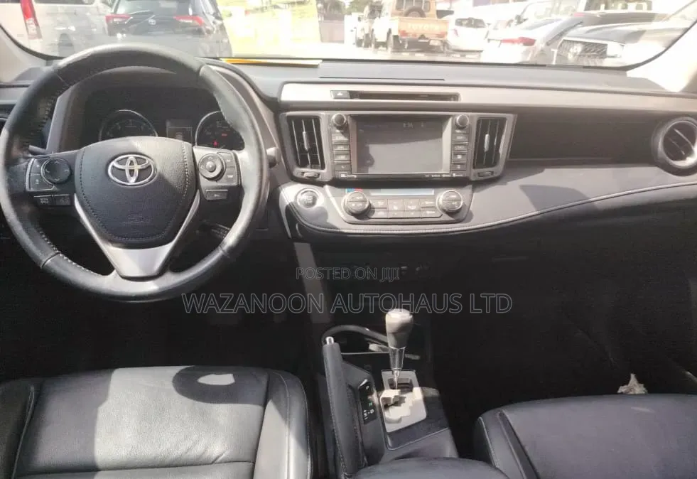 Toyota RAV4 LE 4dr SUV AWD (2.5L 4cyl 6A) 2018 Gray