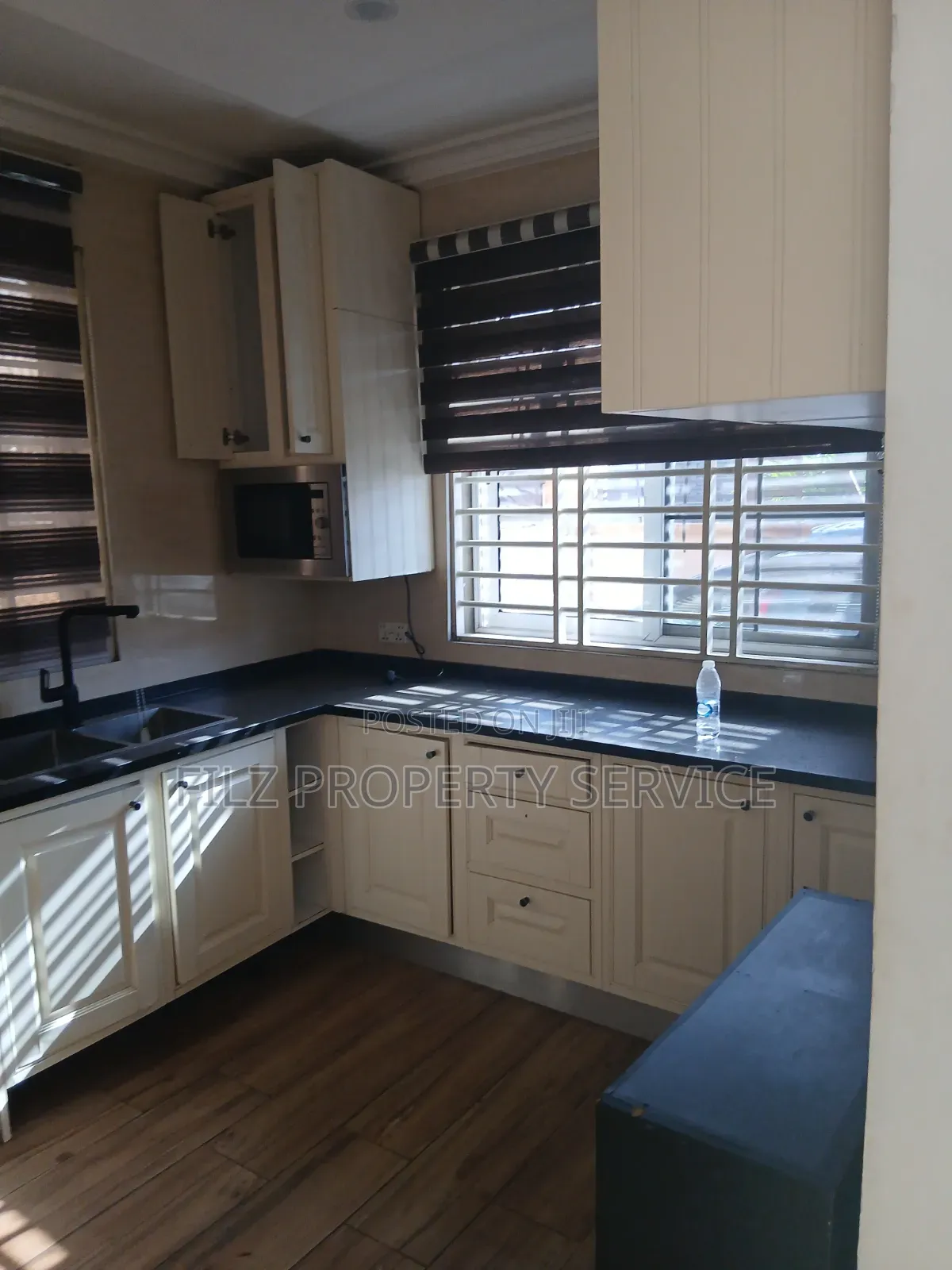 3bdrm Condo in Achimota, Overhead for rent