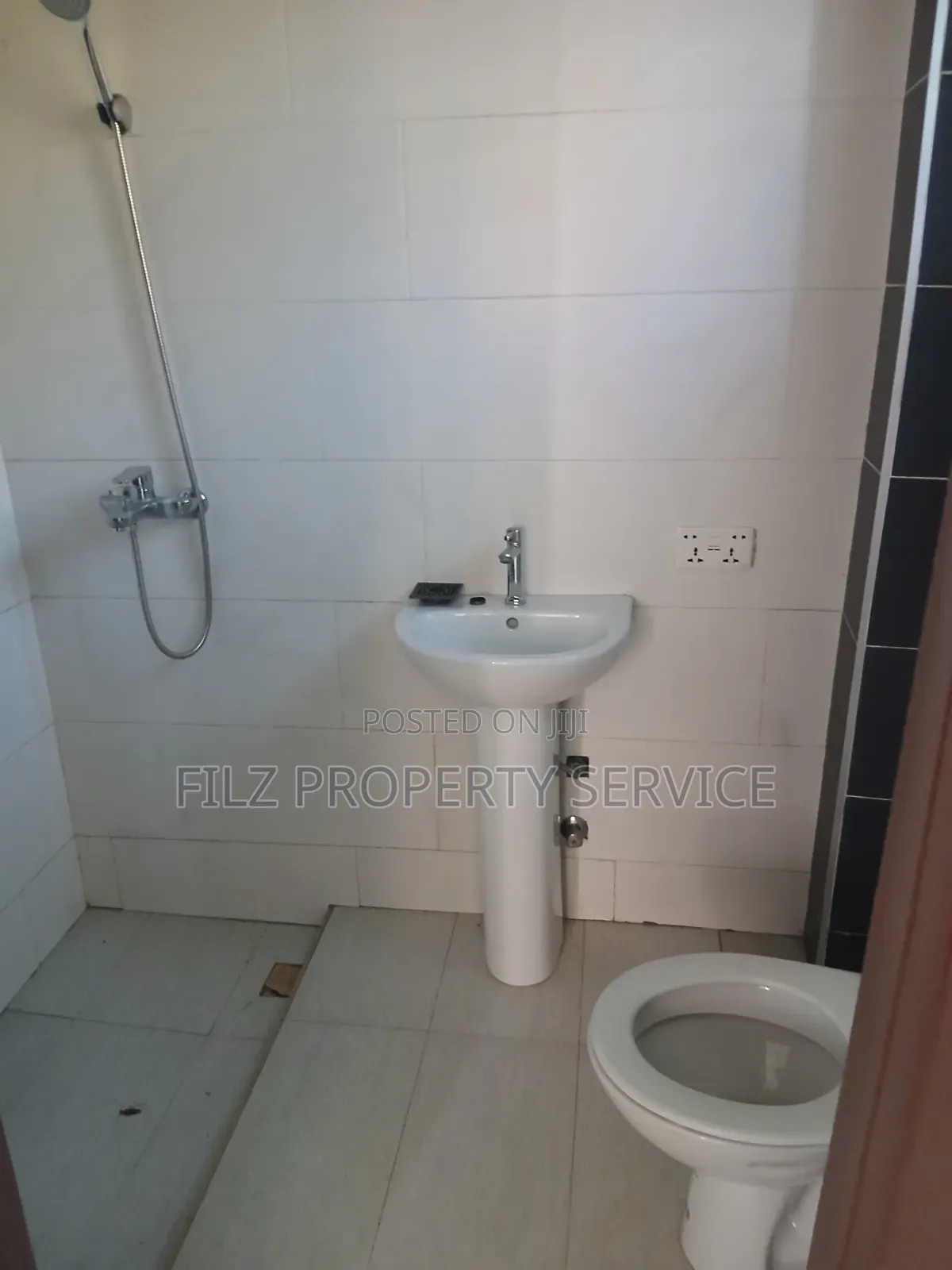3bdrm Condo in Achimota, Overhead for rent
