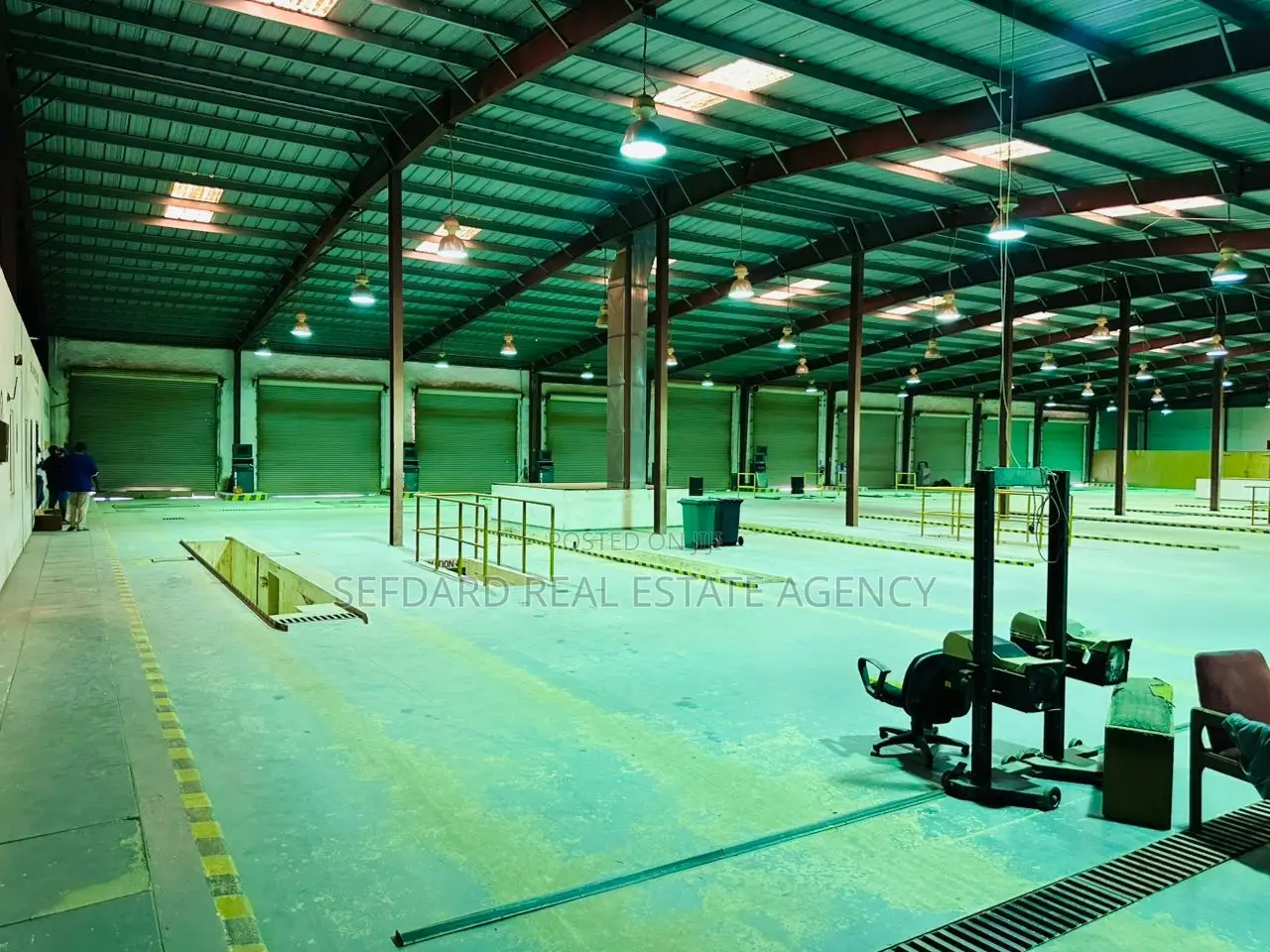 Quick Sale/– Warehouse On 5 Acres