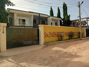 4bdrm Duplex in Housing Down, Accra Metropolitan for sale