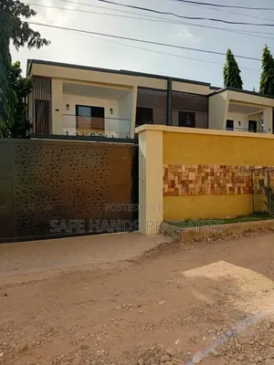 4bdrm Duplex in Housing Down, Accra Metropolitan for sale