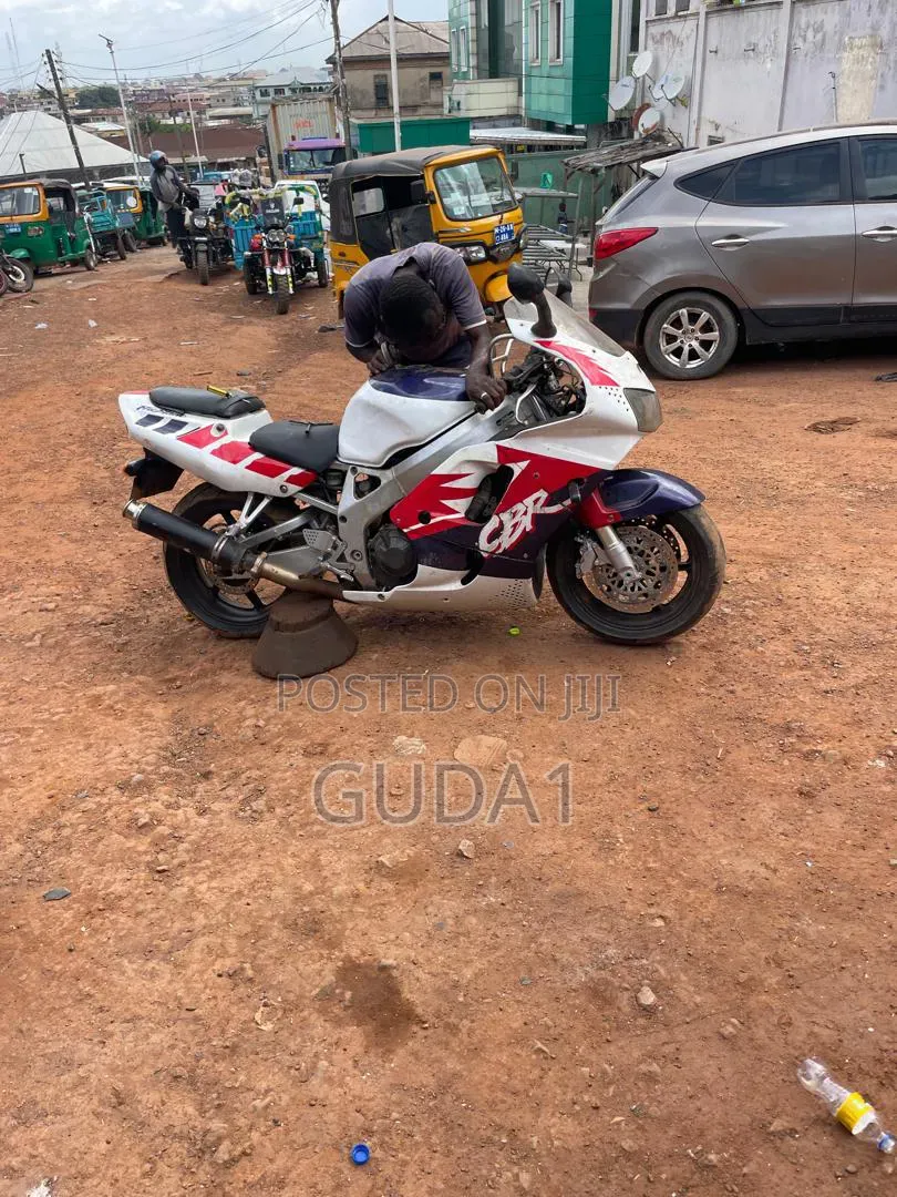 Honda CBR 2022 White
