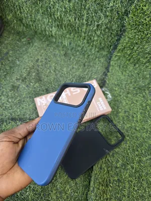 iPhone 17 Pro Max Smooth Triangle Case