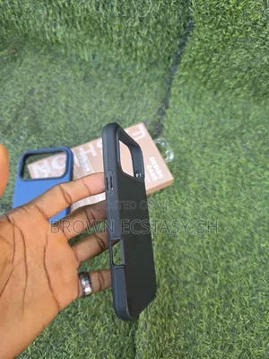 iPhone 17 Pro Max Smooth Triangle Case