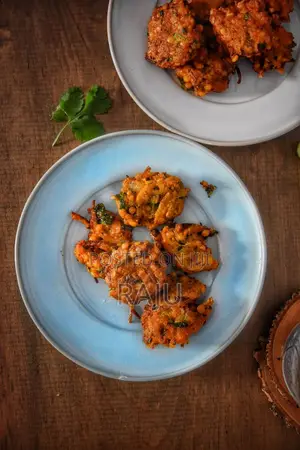 Piyaju (Spicy Lentil Fritters) 