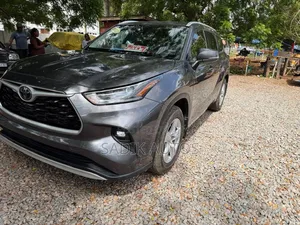 Toyota Highlander XLE 2021 Gray