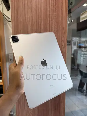 Apple iPad Pro 12.9 (2020) 128 GB Silver