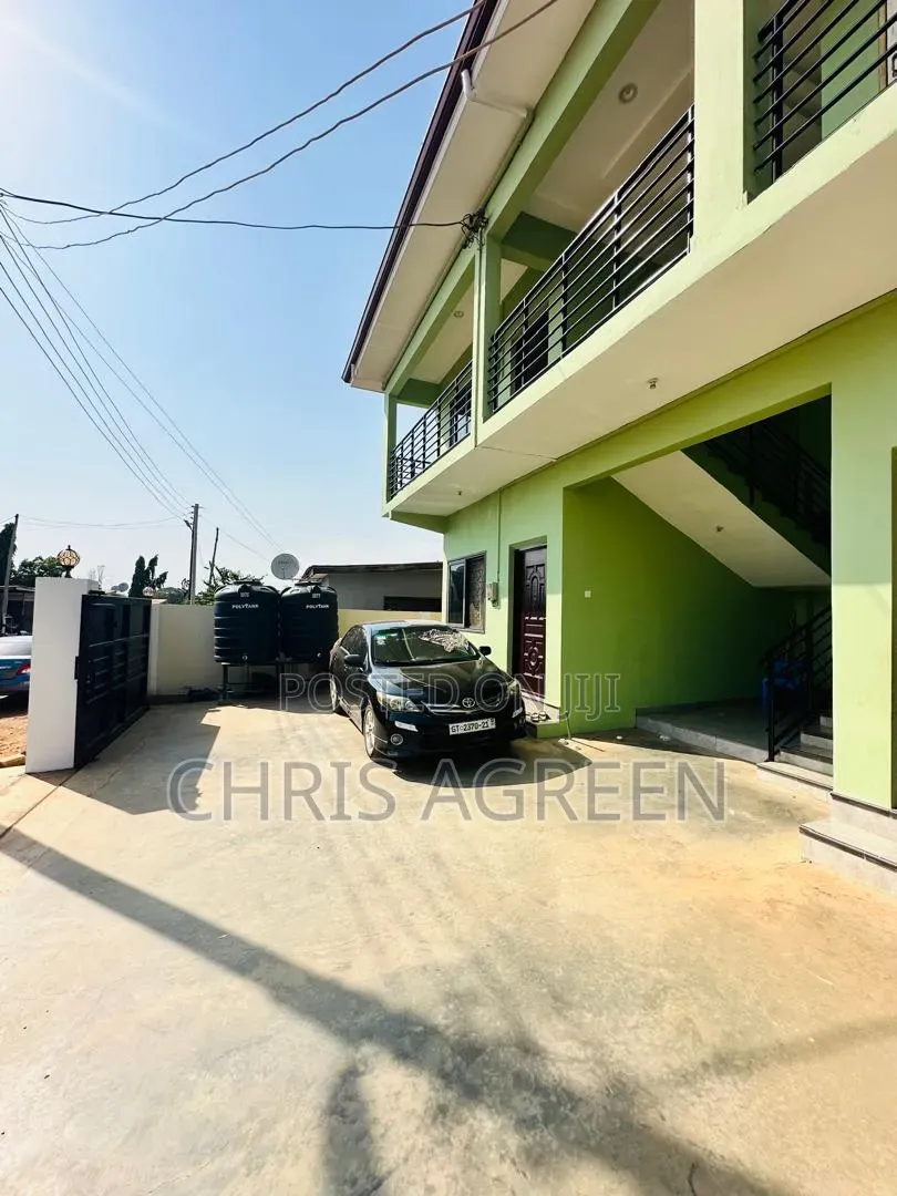 8bdrm Apartment in Ashaiman Municipal for sale