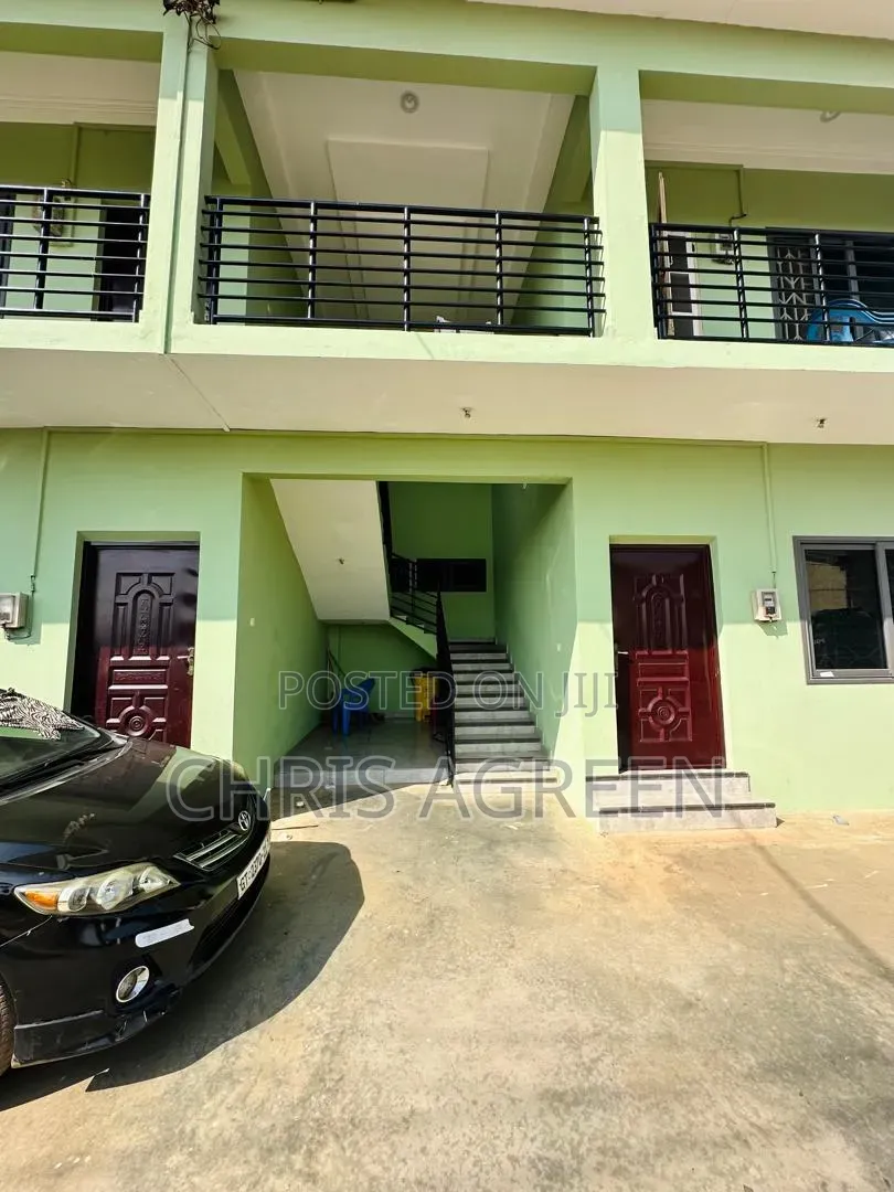 8bdrm Apartment in Ashaiman Municipal for sale