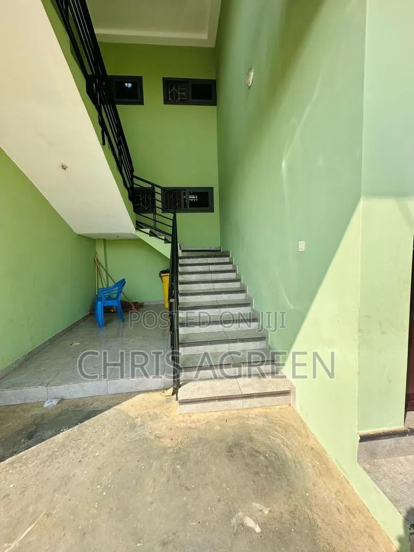 8bdrm Apartment in Ashaiman Municipal for sale