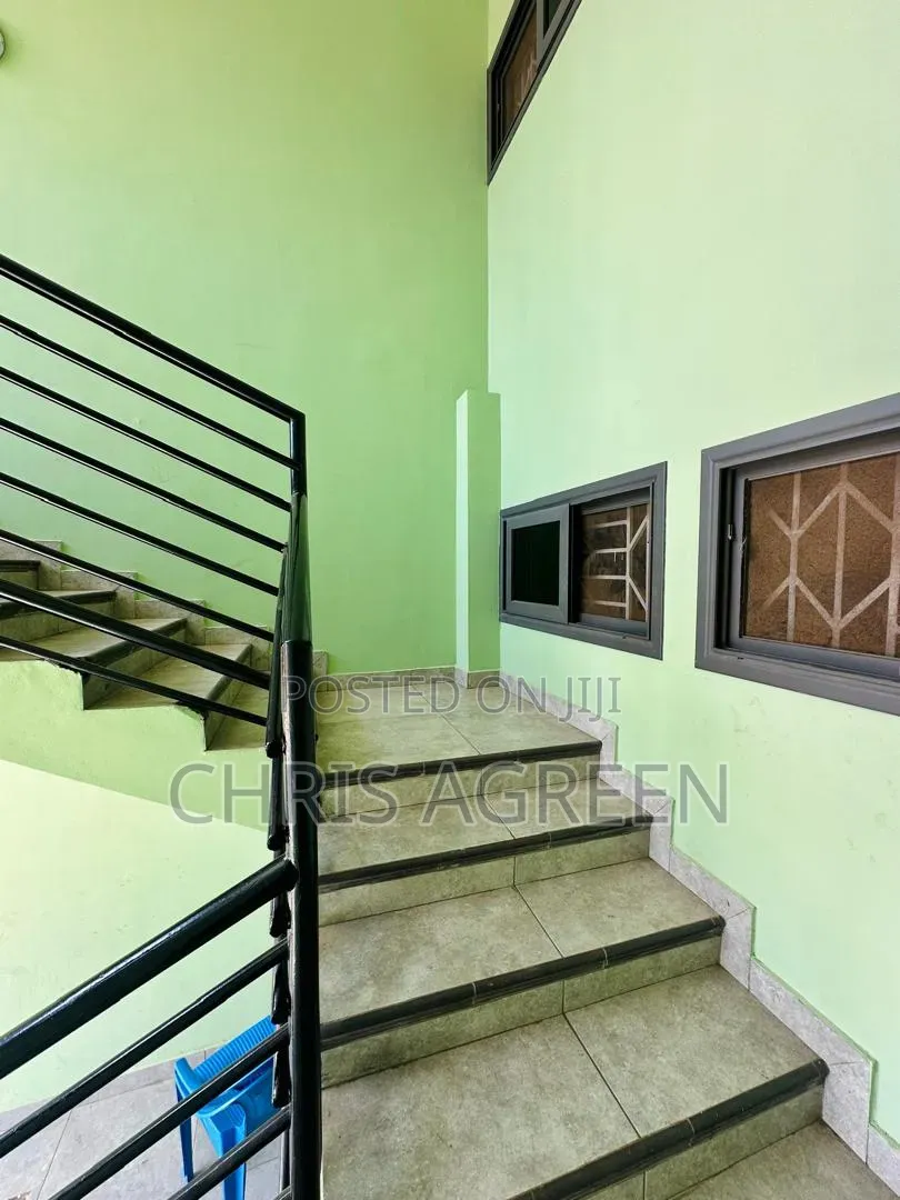 8bdrm Apartment in Ashaiman Municipal for sale
