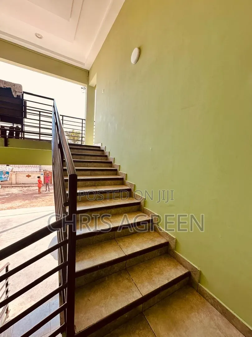 8bdrm Apartment in Ashaiman Municipal for sale