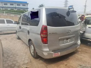 Hyundai H200 2008 Silver