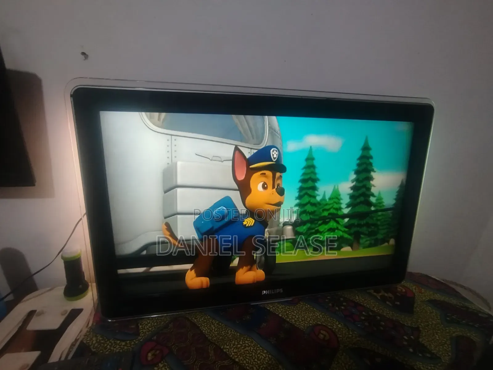 43inchs Phillips Tv With Decoder for Quick Sale