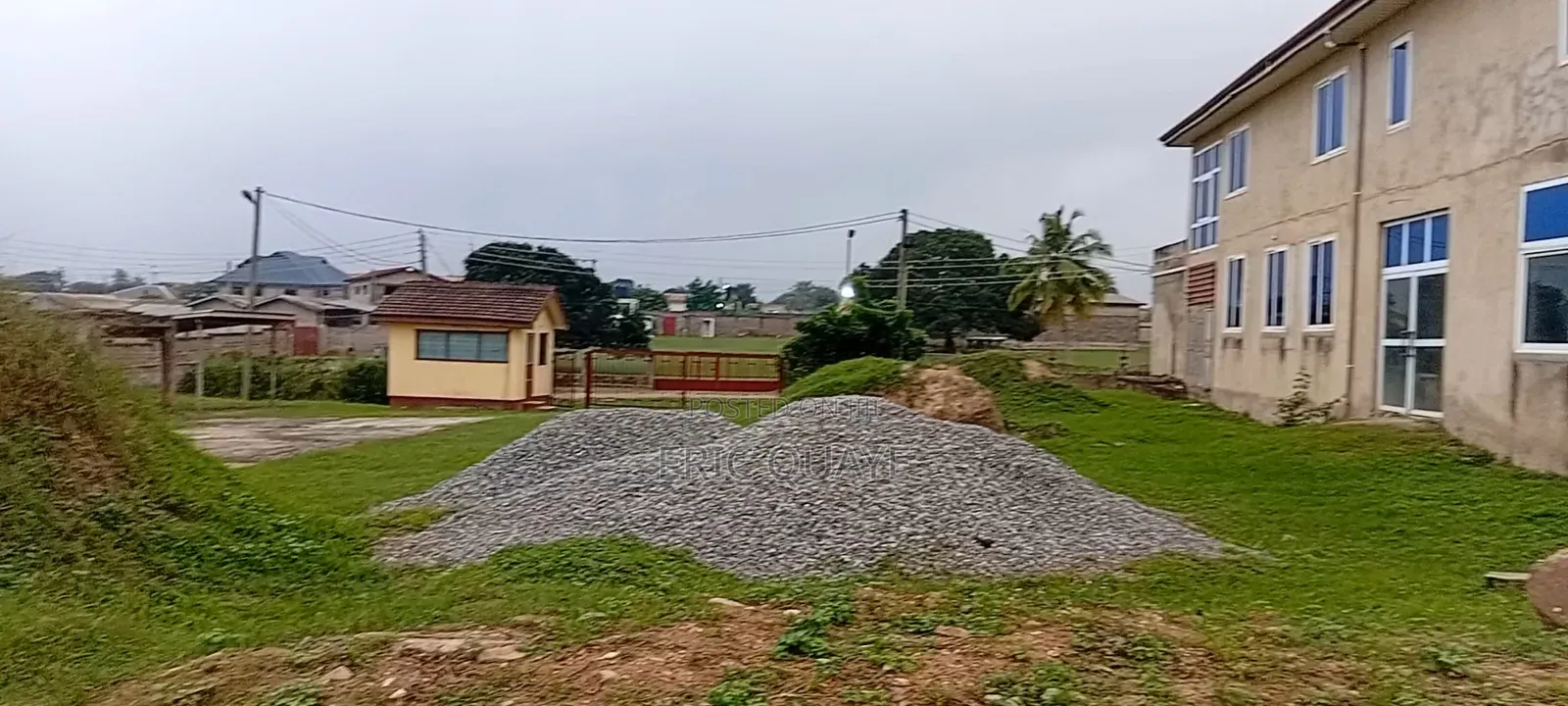 Main Road Property 20 Minutes to Accra Central/Airport for Sale / Rent