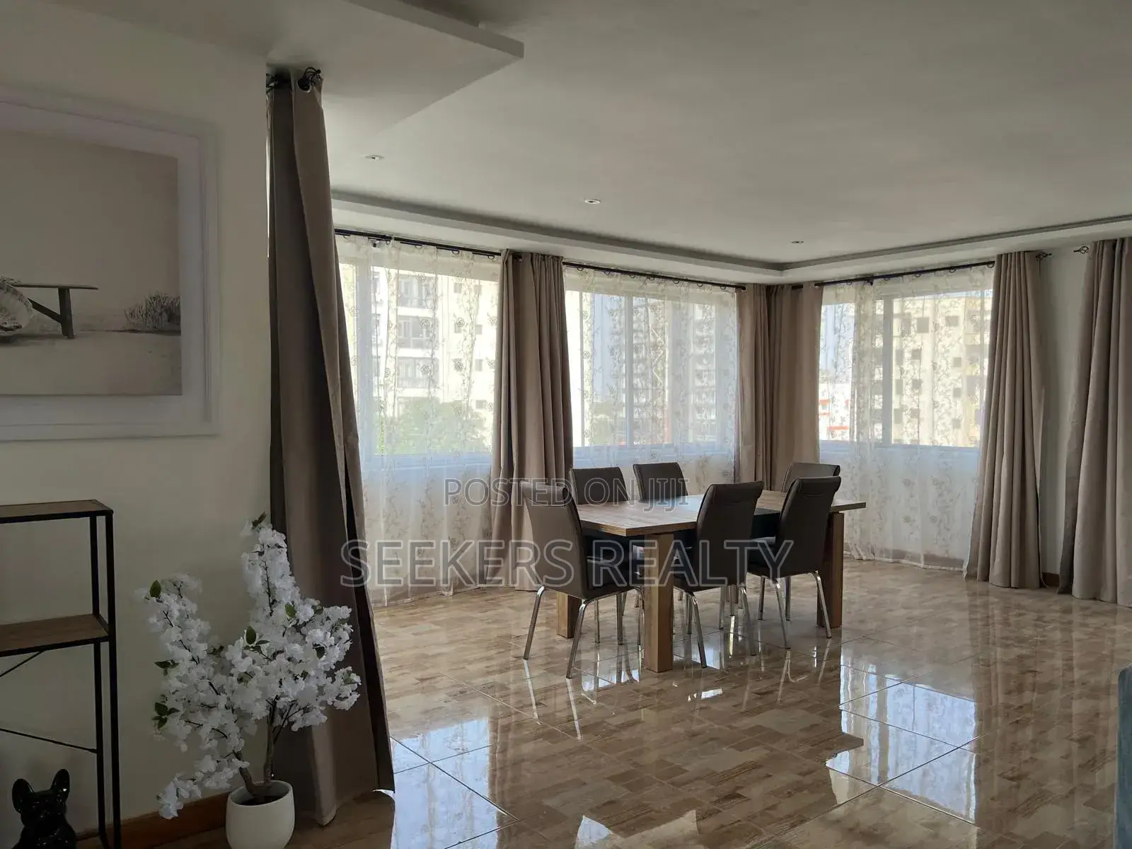 Furnished 3bdrm Apartment in Seekers Realty, Oxford Street for rent