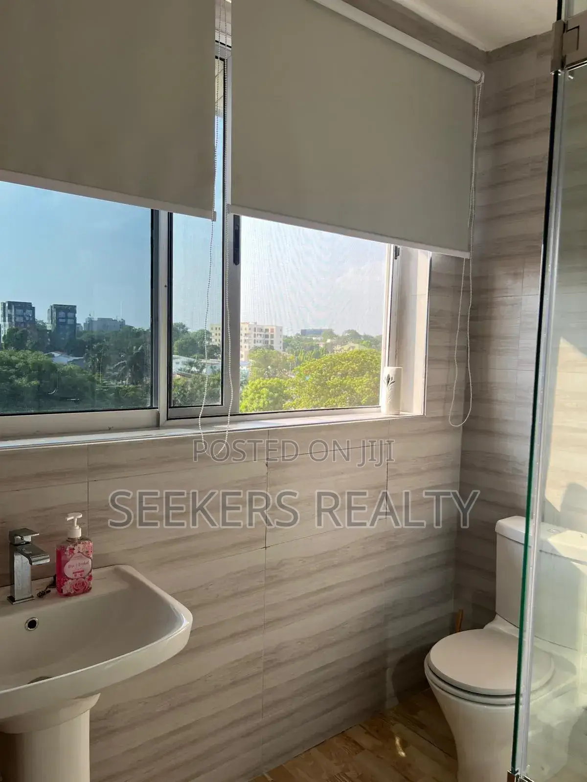 Furnished 3bdrm Apartment in Seekers Realty, Oxford Street for rent