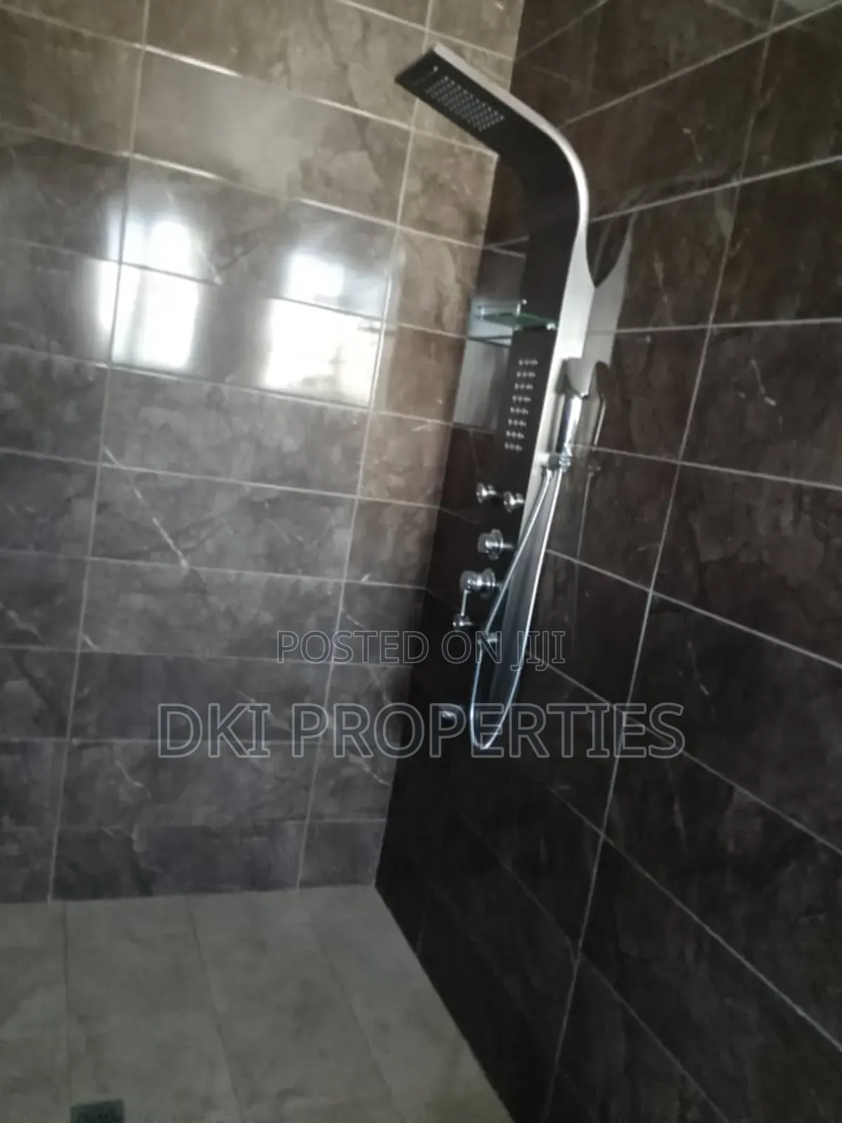 4bdrm House in Dki Properties, Oyibi for sale