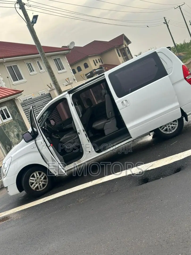 Hyundai Starex 2017 White