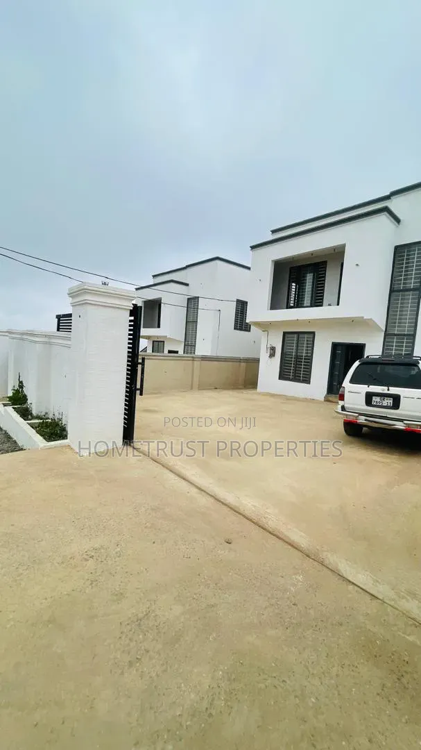 3bdrm Duplex in Ashongman Bank Of, Kwabenya for sale