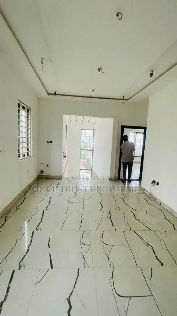 3bdrm Duplex in Ashongman Bank Of, Kwabenya for sale