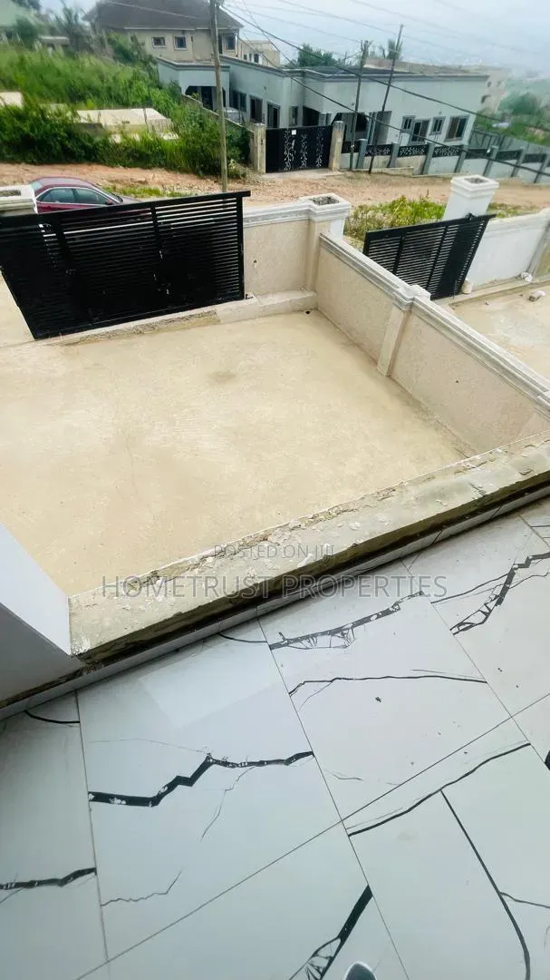 3bdrm Duplex in Ashongman Bank Of, Kwabenya for sale