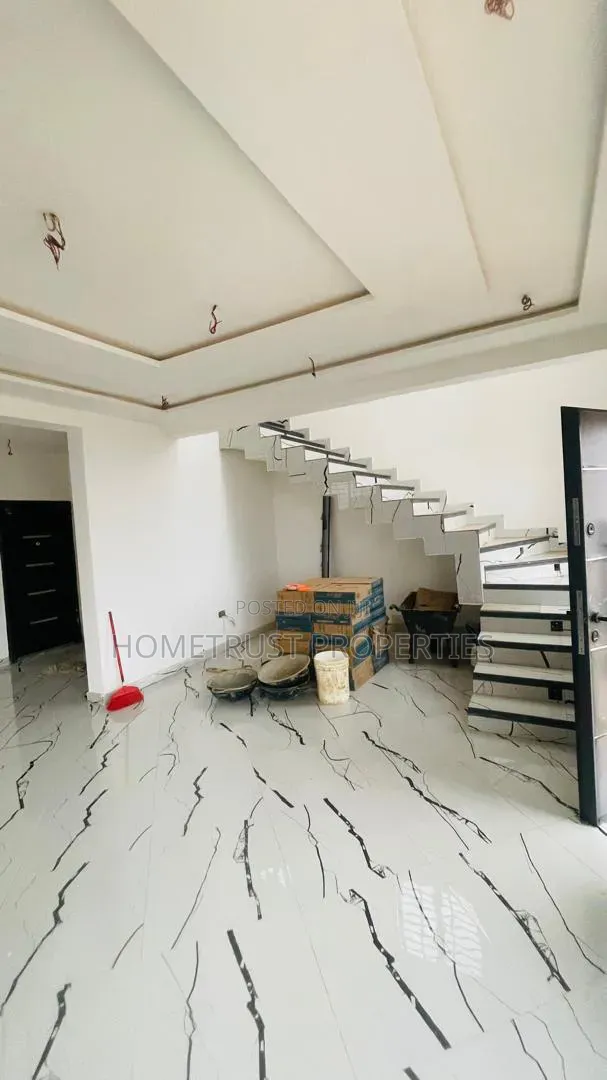 3bdrm Duplex in Ashongman Bank Of, Kwabenya for sale