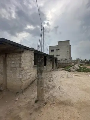 9bdrm Apartment in Mr Dennis Estates, Old Barrier for sale