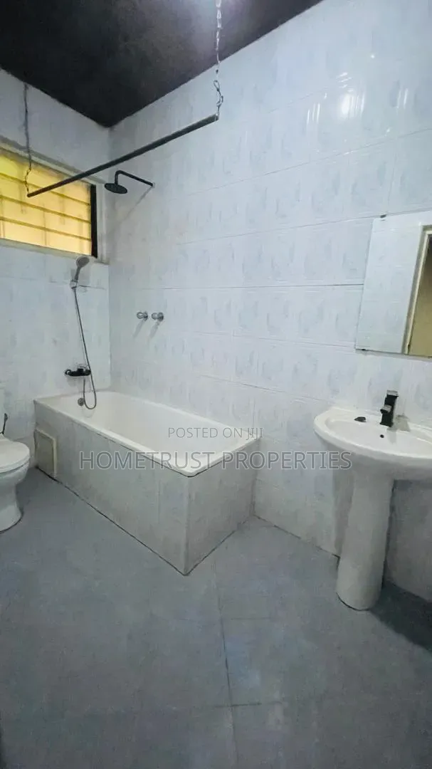 3bdrm Apartment in Ashongman, Kwabenya for rent