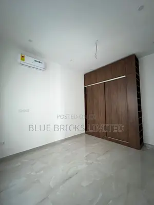 5bdrm House in Sakumono, Regimanuel Gray Estates for sale