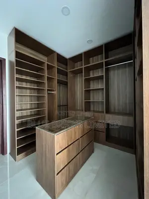 5bdrm House in Sakumono, Regimanuel Gray Estates for sale