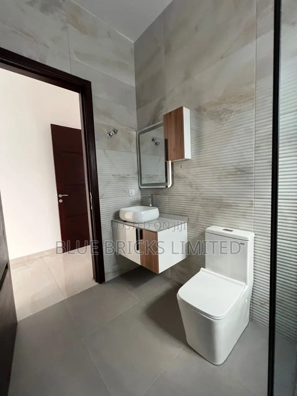 5bdrm House in Sakumono, Regimanuel Gray Estates for sale