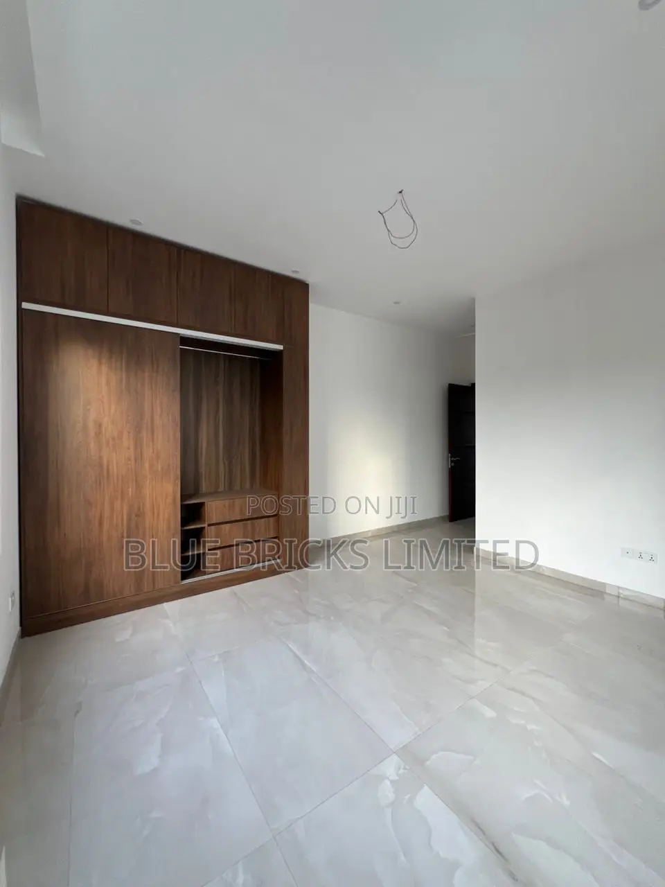 5bdrm House in Sakumono, Regimanuel Gray Estates for sale